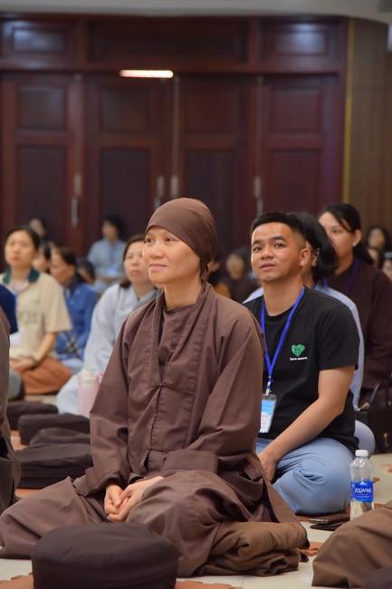 Second day of Retreat Establishing communication in the family - Solving knots, reconnecting deep love of Plum Village.