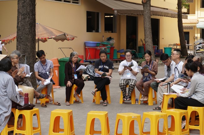 Second day of Retreat Establishing communication in the family - Solving knots, reconnecting deep love of Plum Village.