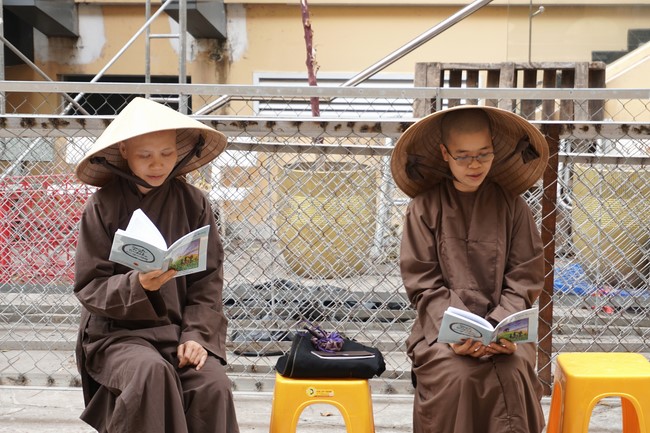 Second day of Retreat Establishing communication in the family - Solving knots, reconnecting deep love of Plum Village.