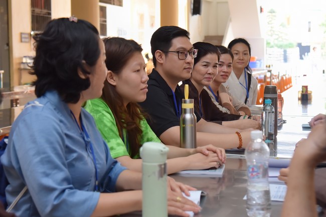 Second day of Retreat Establishing communication in the family - Solving knots, reconnecting deep love of Plum Village.