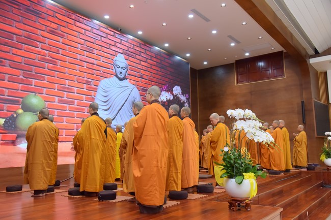 Fourth day closing the Retreat Establishing communication in the family - Solving knots, reconnecting deep love of Plum Village.