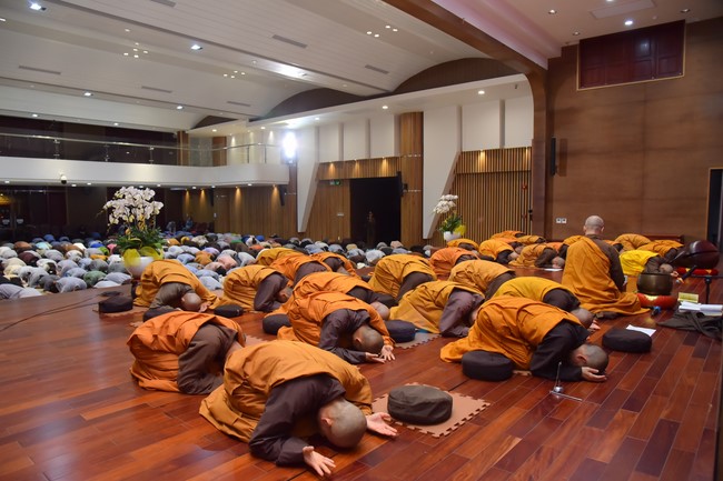 Fourth day closing the Retreat Establishing communication in the family - Solving knots, reconnecting deep love of Plum Village.