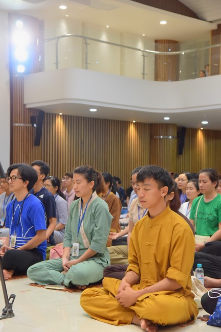 Fourth day closing the Retreat Establishing communication in the family - Solving knots, reconnecting deep love of Plum Village.