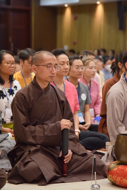 Fourth day closing the Retreat Establishing communication in the family - Solving knots, reconnecting deep love of Plum Village.