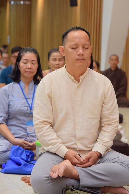 Fourth day closing the Retreat Establishing communication in the family - Solving knots, reconnecting deep love of Plum Village.