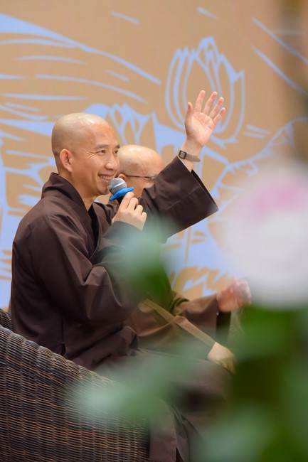 Fourth day closing the Retreat Establishing communication in the family - Solving knots, reconnecting deep love of Plum Village.