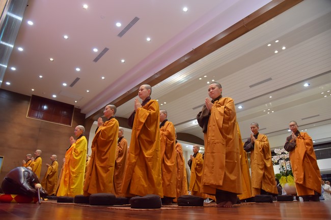 Fourth day closing the Retreat Establishing communication in the family - Solving knots, reconnecting deep love of Plum Village.