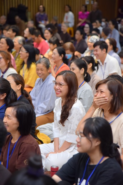 Fourth day closing the Retreat Establishing communication in the family - Solving knots, reconnecting deep love of Plum Village.