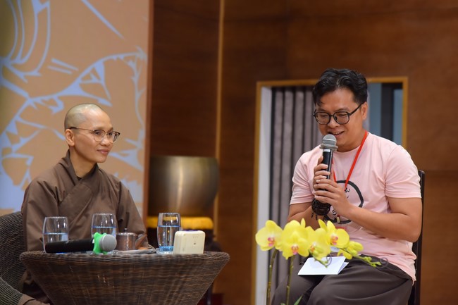 Fourth day closing the Retreat Establishing communication in the family - Solving knots, reconnecting deep love of Plum Village.