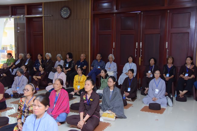 Fourth day closing the Retreat Establishing communication in the family - Solving knots, reconnecting deep love of Plum Village.