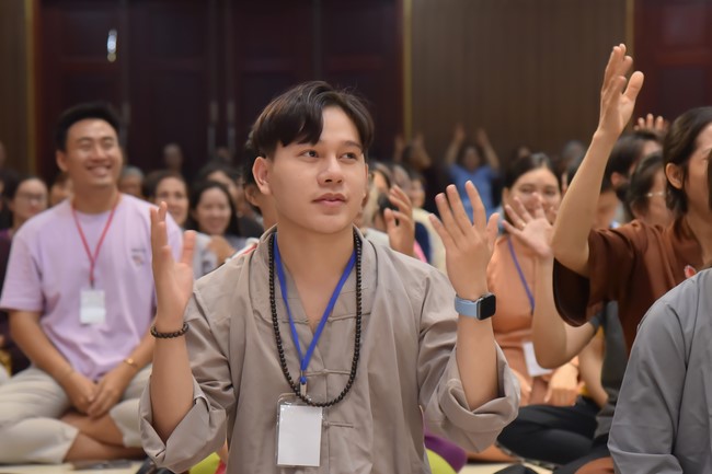 Fourth day closing the Retreat Establishing communication in the family - Solving knots, reconnecting deep love of Plum Village.