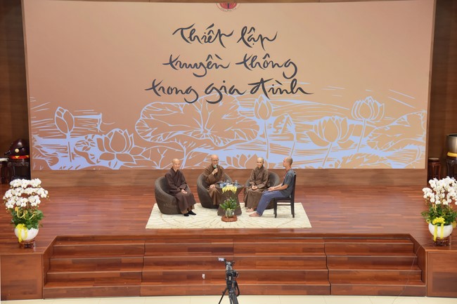 Fourth day closing the Retreat Establishing communication in the family - Solving knots, reconnecting deep love of Plum Village.