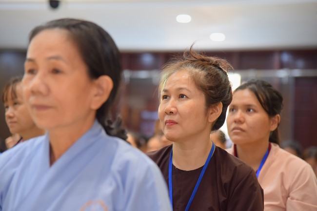 Fourth day closing the Retreat Establishing communication in the family - Solving knots, reconnecting deep love of Plum Village.