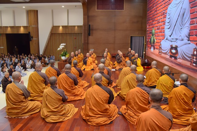 Fourth day closing the Retreat Establishing communication in the family - Solving knots, reconnecting deep love of Plum Village.