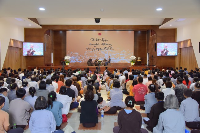 Fourth day closing the Retreat Establishing communication in the family - Solving knots, reconnecting deep love of Plum Village.