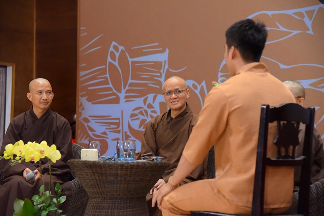 Fourth day closing the Retreat Establishing communication in the family - Solving knots, reconnecting deep love of Plum Village.