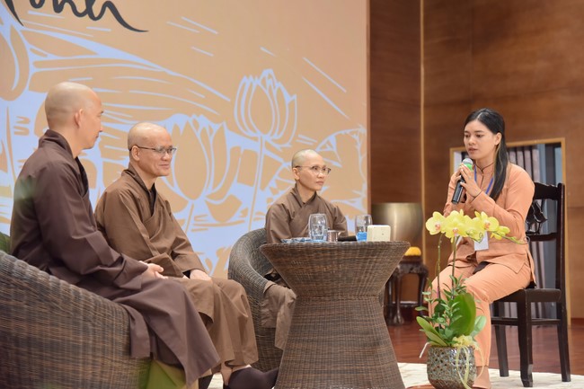 Fourth day closing the Retreat Establishing communication in the family - Solving knots, reconnecting deep love of Plum Village.