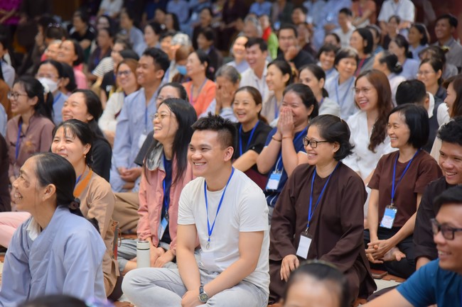 Fourth day closing the Retreat Establishing communication in the family - Solving knots, reconnecting deep love of Plum Village.