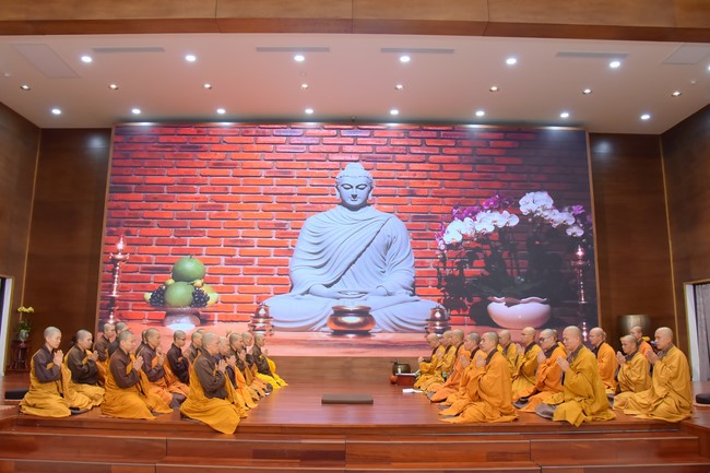 Fourth day closing the Retreat Establishing communication in the family - Solving knots, reconnecting deep love of Plum Village.