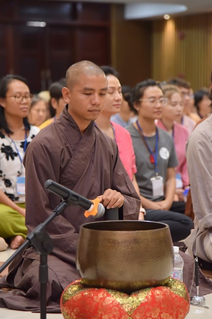 Fourth day closing the Retreat Establishing communication in the family - Solving knots, reconnecting deep love of Plum Village.