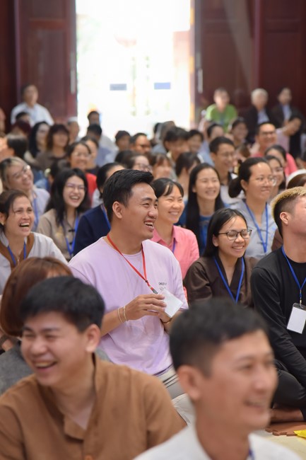 Fourth day closing the Retreat Establishing communication in the family - Solving knots, reconnecting deep love of Plum Village.