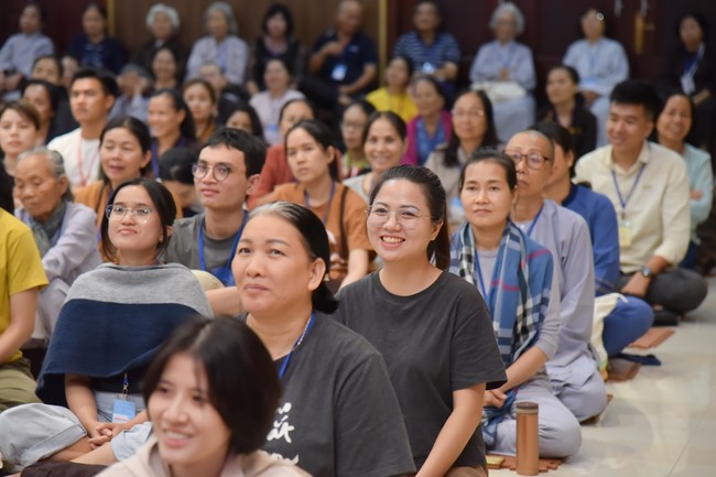 Fourth day closing the Retreat Establishing communication in the family - Solving knots, reconnecting deep love of Plum Village.