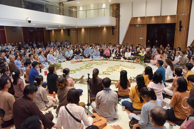 Fourth day closing the Retreat Establishing communication in the family - Solving knots, reconnecting deep love of Plum Village.