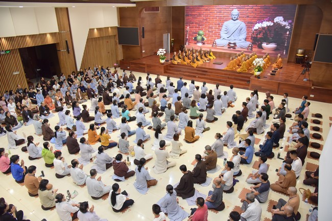 Fourth day closing the Retreat Establishing communication in the family - Solving knots, reconnecting deep love of Plum Village.