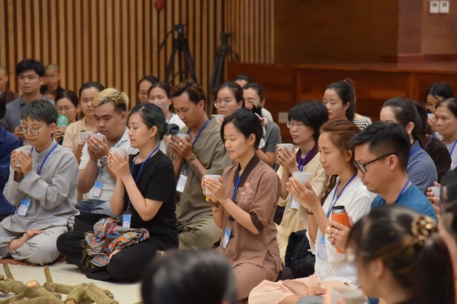 Fourth day closing the Retreat Establishing communication in the family - Solving knots, reconnecting deep love of Plum Village.