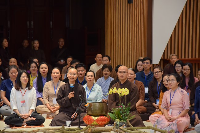 Fourth day closing the Retreat Establishing communication in the family - Solving knots, reconnecting deep love of Plum Village.