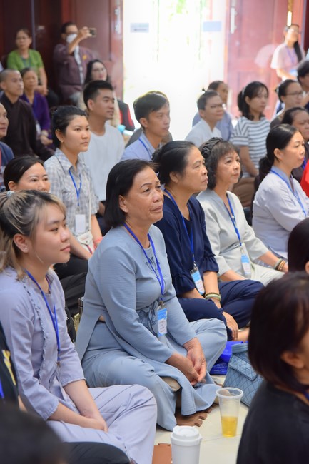 Fourth day closing the Retreat Establishing communication in the family - Solving knots, reconnecting deep love of Plum Village.