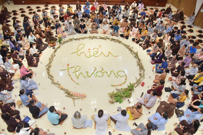 Fourth day closing the Retreat Establishing communication in the family - Solving knots, reconnecting deep love of Plum Village.