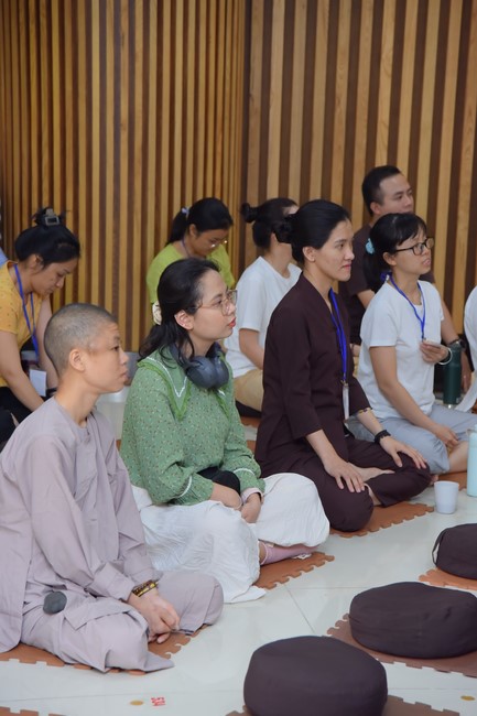 Fourth day closing the Retreat Establishing communication in the family - Solving knots, reconnecting deep love of Plum Village.