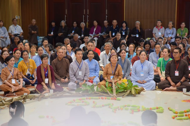 Fourth day closing the Retreat Establishing communication in the family - Solving knots, reconnecting deep love of Plum Village.