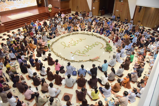 Fourth day closing the Retreat Establishing communication in the family - Solving knots, reconnecting deep love of Plum Village.