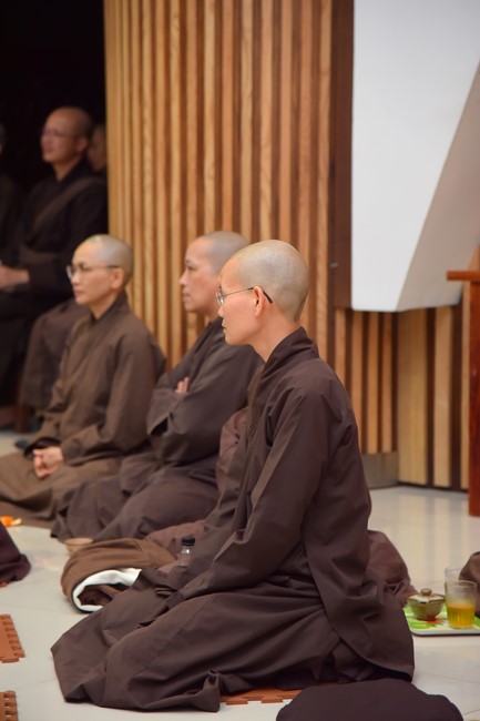 Fourth day closing the Retreat Establishing communication in the family - Solving knots, reconnecting deep love of Plum Village.