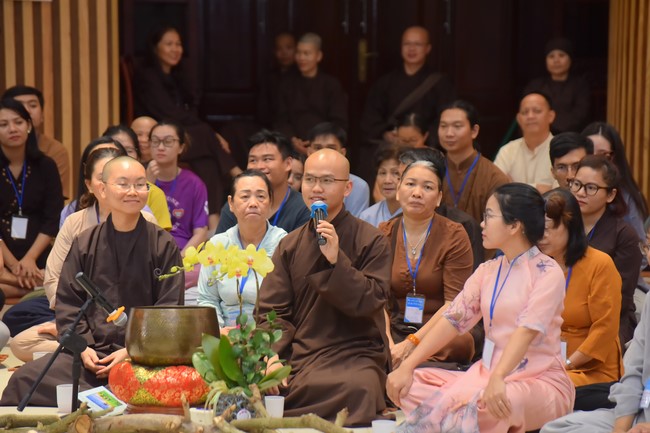 Fourth day closing the Retreat Establishing communication in the family - Solving knots, reconnecting deep love of Plum Village.