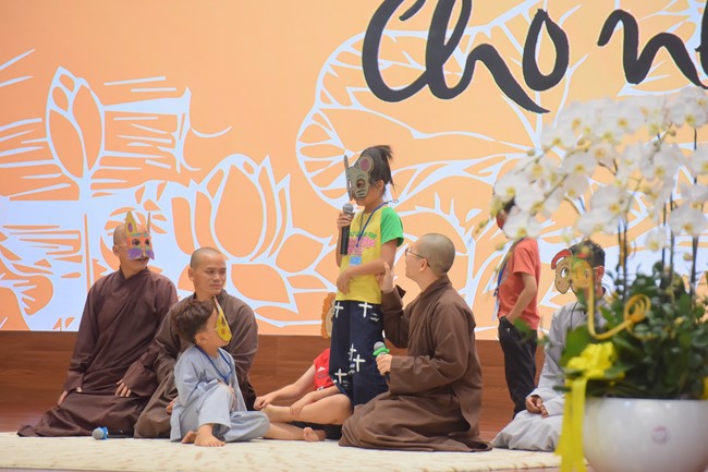 Fourth day closing the Retreat Establishing communication in the family - Solving knots, reconnecting deep love of Plum Village.