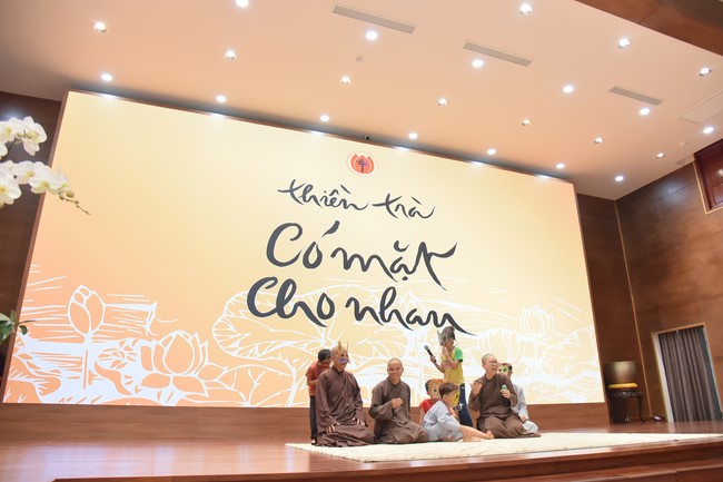 Fourth day closing the Retreat Establishing communication in the family - Solving knots, reconnecting deep love of Plum Village.