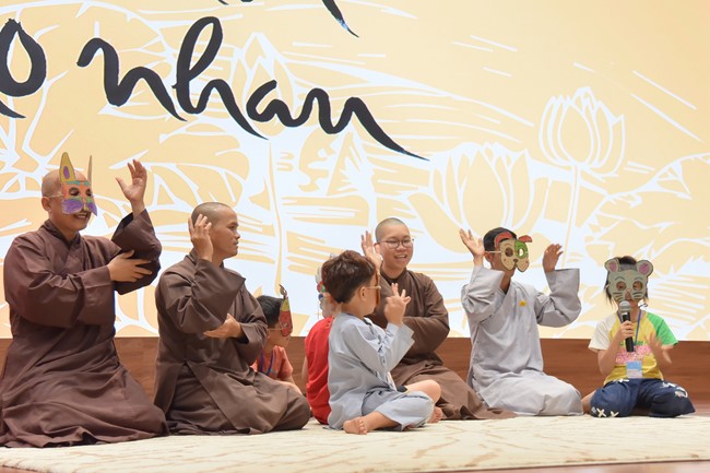 Fourth day closing the Retreat Establishing communication in the family - Solving knots, reconnecting deep love of Plum Village.