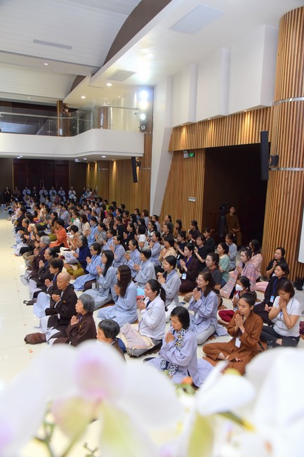 Fourth day closing the Retreat Establishing communication in the family - Solving knots, reconnecting deep love of Plum Village.