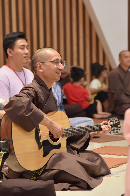 Fourth day closing the Retreat Establishing communication in the family - Solving knots, reconnecting deep love of Plum Village.