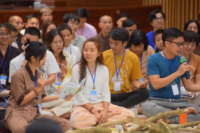 Fourth day closing the Retreat Establishing communication in the family - Solving knots, reconnecting deep love of Plum Village.