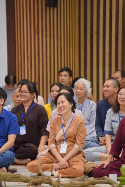 Fourth day closing the Retreat Establishing communication in the family - Solving knots, reconnecting deep love of Plum Village.