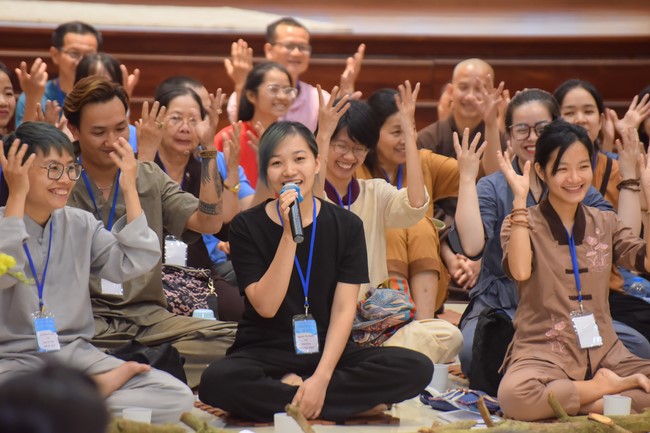 Fourth day closing the Retreat Establishing communication in the family - Solving knots, reconnecting deep love of Plum Village.