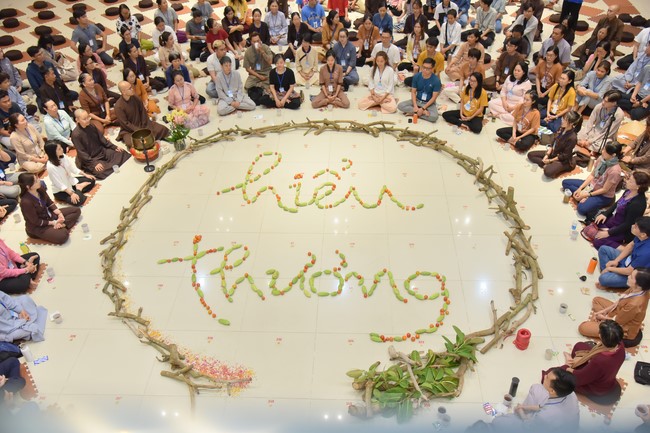 Fourth day closing the Retreat Establishing communication in the family - Solving knots, reconnecting deep love of Plum Village.