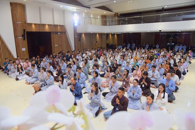 Fourth day closing the Retreat Establishing communication in the family - Solving knots, reconnecting deep love of Plum Village.