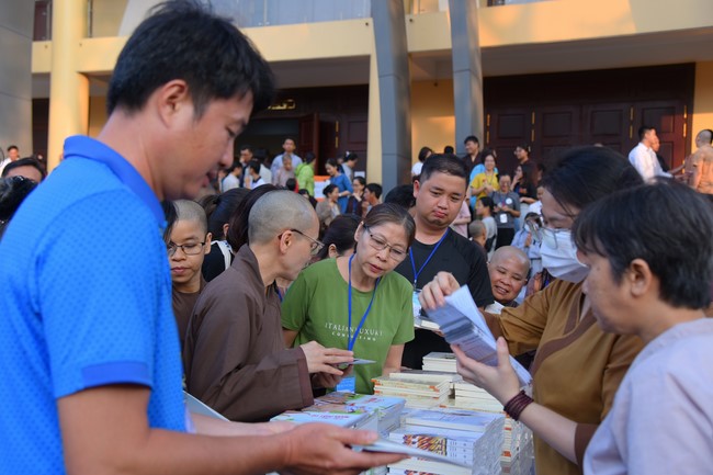 Fourth day closing the Retreat Establishing communication in the family - Solving knots, reconnecting deep love of Plum Village.