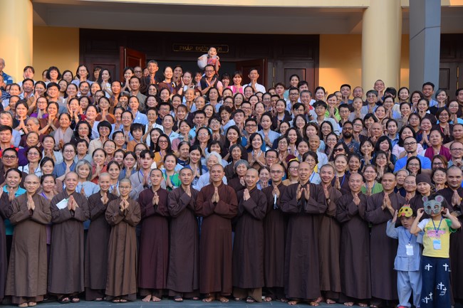 Fourth day closing the Retreat Establishing communication in the family - Solving knots, reconnecting deep love of Plum Village.