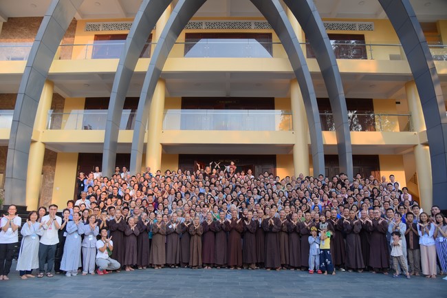 Fourth day closing the Retreat Establishing communication in the family - Solving knots, reconnecting deep love of Plum Village.